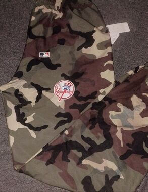New York Yankees Men's Green Army Camo Athletic Joggers Sweatpants NWT.. double